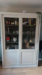 Mooie witte kast met glazen schuifdeuren, Ophalen