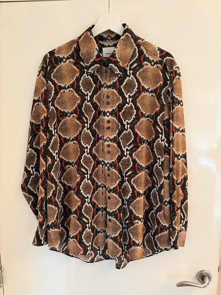 Burberry Zijden Blouse - Oversized Pasvorm, Kleding | Dames, Blouses en Tunieken, Zo goed als nieuw, Maat 38/40 (M), Bruin, Ophalen