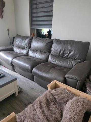 Lederen bankstel + fauteuil beschikbaar voor biedingen