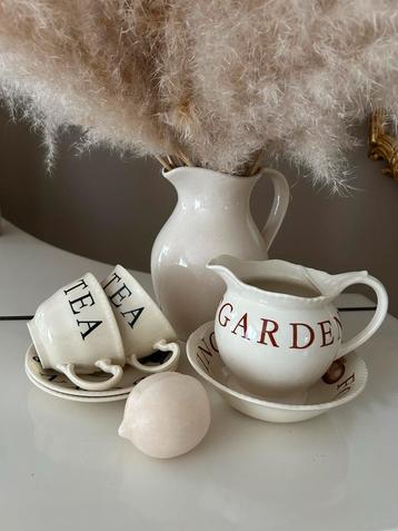 Wood&Sons servies; schaaltje, kan, kop en schotels beschikbaar voor biedingen