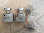 2x Axa Oplegslot 3012 zilver NIEUW, Doe-het-zelf en Verbouw, Hang- en Sluitwerk, Ophalen of Verzenden, Nieuw, Rvs, Slot