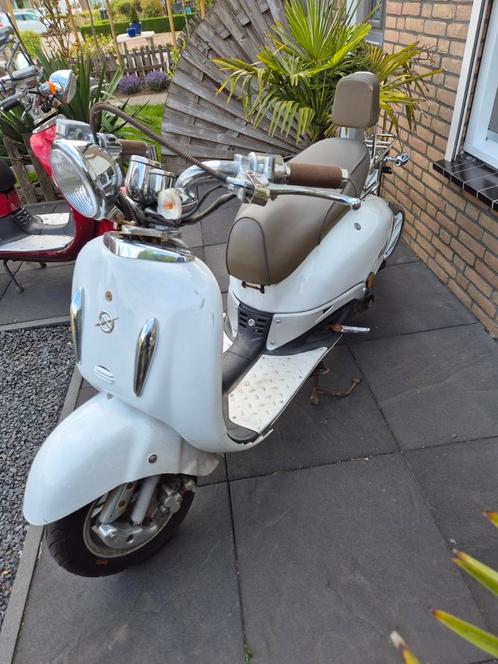 grande retro kappen uitlaat zadel fork kabelboom teller enz, Fietsen en Brommers, Brommeronderdelen | Scooters, Zo goed als nieuw