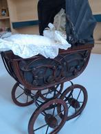 poppenwagentje met porseleinen baby popje kussentjes, Ophalen of Verzenden