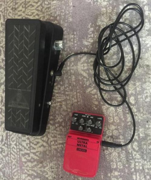Behringer Ultra Metal UM300 with effect pedaal muziek, Muziek en Instrumenten, Effecten, Zo goed als nieuw, Ophalen of Verzenden