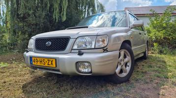 Subaru Forester 2.0 Turbo 2001 Grijs Met Motorschade beschikbaar voor biedingen