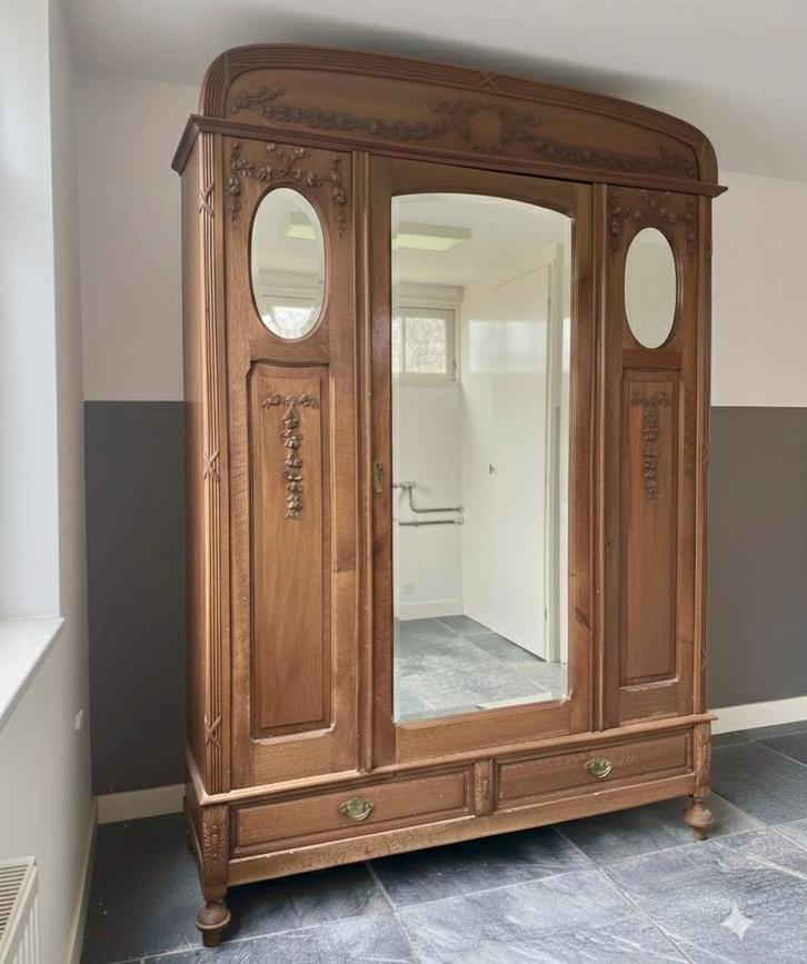 Antieke statige kledingkast (waarschijnlijk rond 1900), Antiek en Kunst, Antiek | Meubels | Kasten, Ophalen