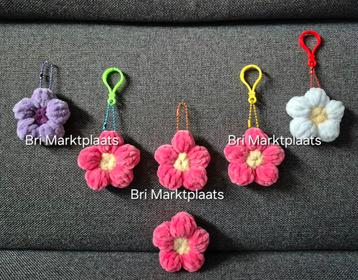 Gehaakte bloem sleutelhanger/tashanger, doe-het-zelf, kado beschikbaar voor biedingen
