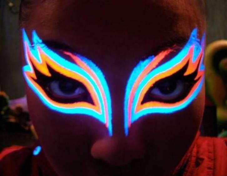 Glow in the dark make up Geel - NY, Carnaval [Box C - 264], Sieraden, Tassen en Uiterlijk, Uiterlijk | Cosmetica en Make-up, Nieuw