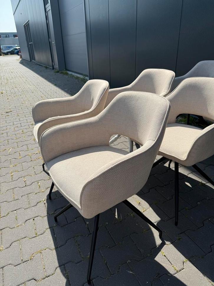 4 x nieuwe beige draaibare eetkamerstoelen, Huis en Inrichting, Stoelen, Zo goed als nieuw, Vijf, Zes of meer stoelen, Overige kleuren