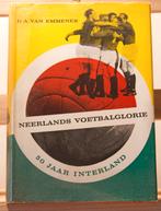 Neerlands Voetbalglorie geschreven door Ir A van Emmenes, Boeken, Ophalen of Verzenden, Zo goed als nieuw, Balsport
