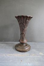 Antieke gietijzeren vaas 1,6 kg., Verzenden