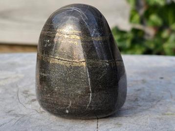 Mooi sculptuur van pyriet in schalie 331 gram beschikbaar voor biedingen