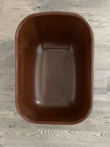 Kattenbak (zonder bovenkap) kleur bruin, 33x53 cm. Gebruikt beschikbaar voor biedingen