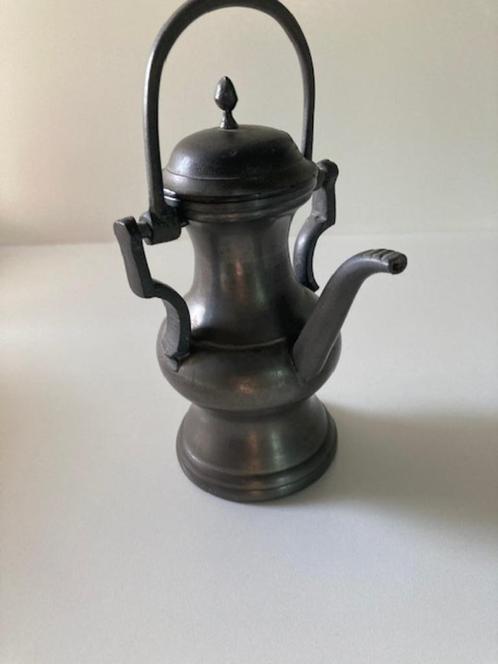 APARTE tinnen kan/schenkkan/koffiekan/fantasiekan?, Antiek en Kunst, Antiek | Tin, Ophalen of Verzenden