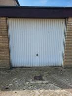 Te koop hormann garagedeur met loopdeur.