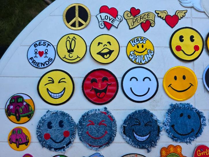 Stoffen Emblemen Applicaties - Diverse Designs smiley, Hobby en Vrije tijd, Kledingapplicaties en Hotfix, Nieuw, Overige applicaties