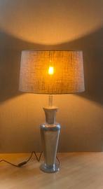 Mooie grote tafellamp , Aluminium / Taupe, Huis en Inrichting, Lampen | Tafellampen, Ophalen, 50 tot 75 cm, Zo goed als nieuw