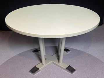 gispen (?) tenentafel - rond doorsnee 120 cm creme/grijs rvs beschikbaar voor biedingen