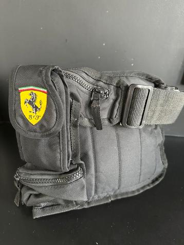 Zwarte Ferrari tas – sportief & praktisch beschikbaar voor biedingen