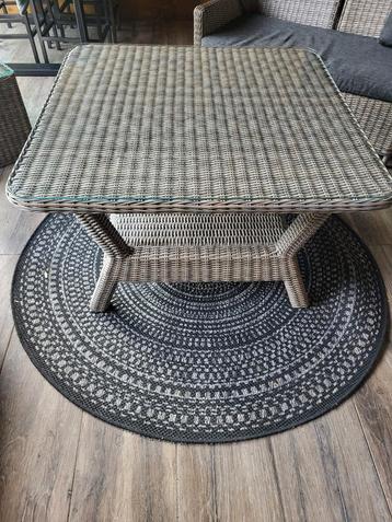 Intratuin Tafel - Vierkant met Glazen Plaat beschikbaar voor biedingen