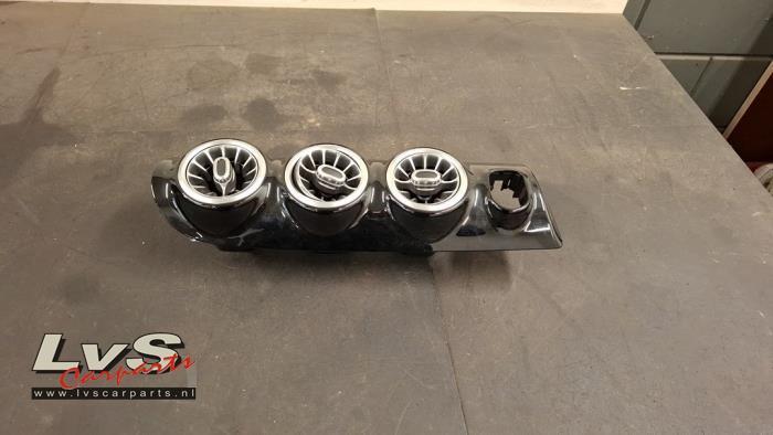 Luchtrooster Dashboard van een Mercedes CLA, Auto-onderdelen, Dashboard en Schakelaars, Mercedes-Benz, Gebruikt, 3 maanden garantie