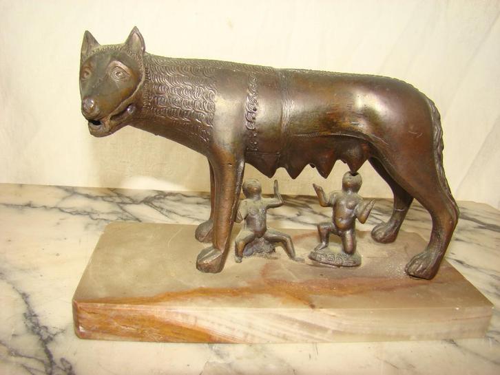 Lipa capitolia ( Wolvin met de Tweeling, Antiek en Kunst, Kunst | Beelden en Houtsnijwerken, Ophalen of Verzenden