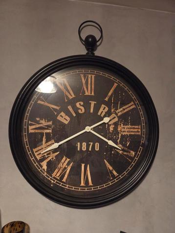 Mooie Wandklok - Bistro Stijl beschikbaar voor biedingen