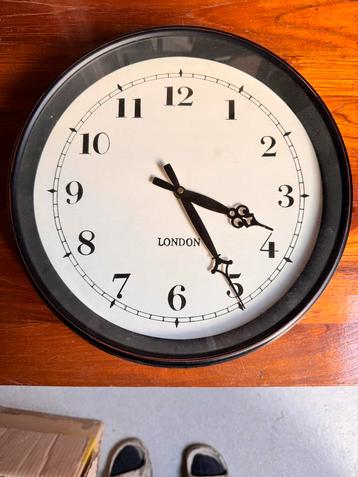 Wandklok London beschikbaar voor biedingen