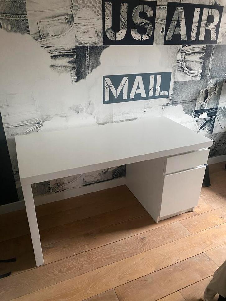 Bureau ikea Malm, Huis en Inrichting, Bureaus, Zo goed als nieuw, Bureau, Ophalen