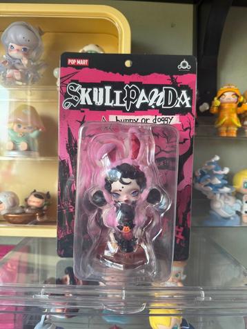 POPMART Skullpanda Bunny or Doggy figuur beschikbaar voor biedingen