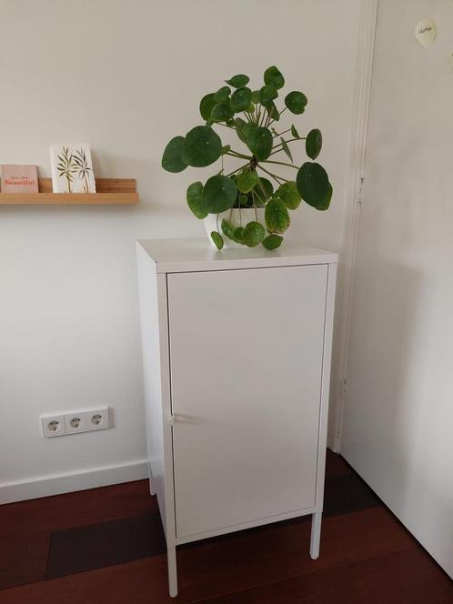 Ikea Hallan metalen kastje op pootjes met legplanken, Huis en Inrichting, Kasten | Lockerkasten, Zo goed als nieuw, Ophalen