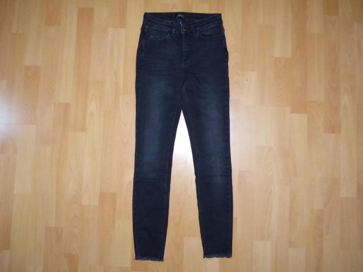 Only Black Denim enkelbroek, maat XS 32 ZGAN!, Kleding | Dames, Spijkerbroeken en Jeans, Zo goed als nieuw, W27 (confectie 34) of kleiner