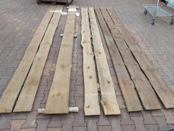 8 schaaldeel planken  beschikbaar voor biedingen