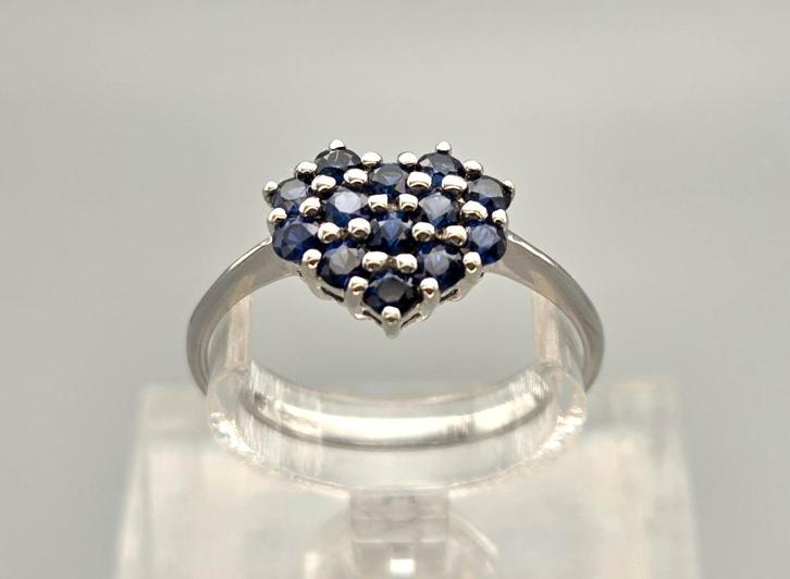 Vintage hartje design ring met edelstenen saffier. 2025/864., Sieraden, Tassen en Uiterlijk, Antieke sieraden, Ring, Goud, Met edelsteen