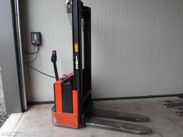 Loc elektrische stapelaar 1200 kg 3300 mm beschikbaar voor biedingen