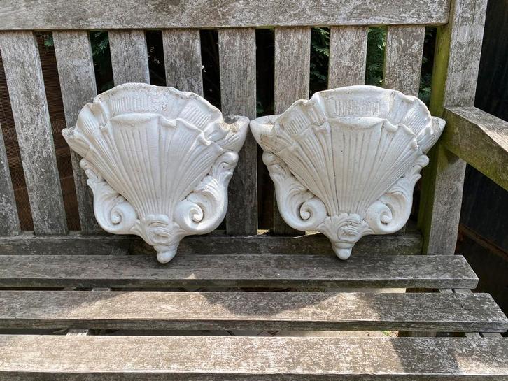 2 bloempotten van beton ornament schelp model, Tuin en Terras, Bloempotten, Gebruikt, Balkon, Tuin, Minder dan 25 cm, Rond, Ophalen