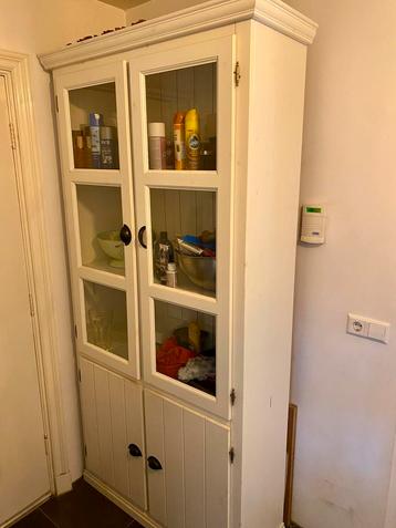 Witte Vitrinekast/Buffetkast met Glazen Deuren beschikbaar voor biedingen