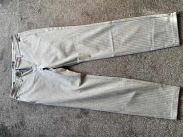 Nieuwe herenbroeken, maat 34/34 & 34/36 beschikbaar voor biedingen