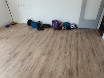 Laminaat 45-50 m2 beschikbaar voor biedingen