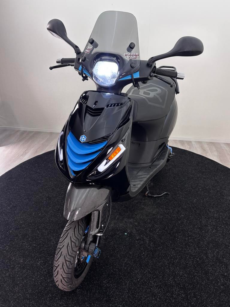 Piaggio Zip 2000 70cc H2O (17,5pk), Fietsen en Brommers, Scooters | Piaggio, Ophalen, Maximaal 45 km/u, Zo goed als nieuw, Benzine
