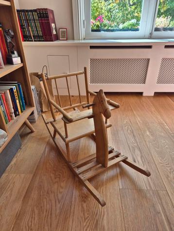 Hobbelpaard beschikbaar voor biedingen