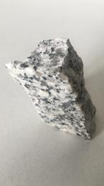 mineraal: wit-grijs “BALA WHITE” GRANIET  (China), Ophalen of Verzenden, Mineraal