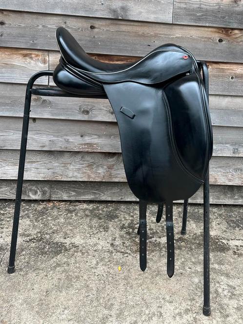 Tribal dressuurzadel 17,5 inch narrow boommaat, Dieren en Toebehoren, Paarden en Pony's | Zadels, Zo goed als nieuw, Dressuur