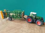 Fendt 930 met grondbewerkingsmachine, Hobby en Vrije tijd, Modelauto's | 1:32, Ophalen, Zo goed als nieuw, Tractor of Landbouw