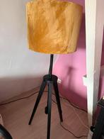 Stijlvolle Staande Lamp met 2 Kappen, Huis en Inrichting, Lampen | Vloerlampen, Ophalen, Zo goed als nieuw, Metaal, 150 tot 200 cm