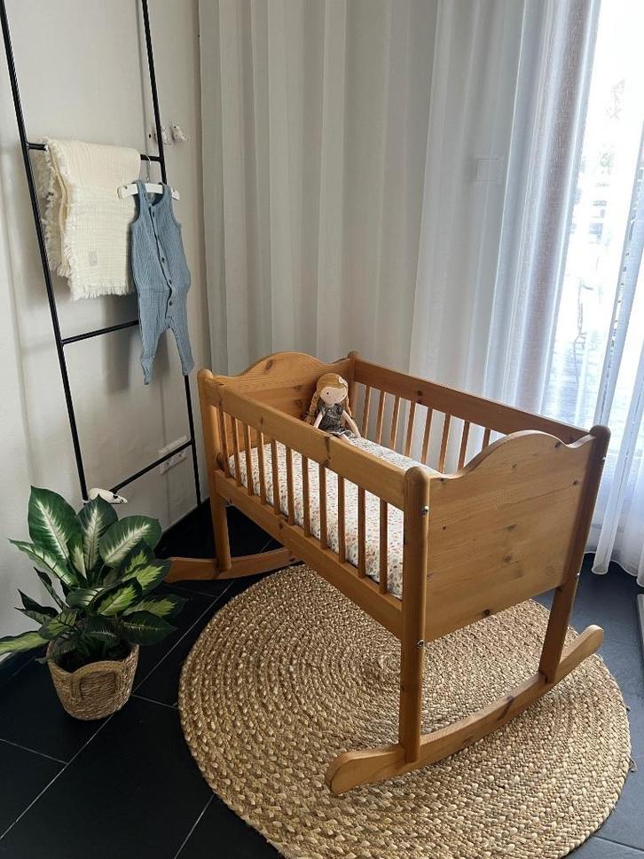 Schommel wiegje van hout, Kinderen en Baby's, Babywiegjes en Ledikanten, Zo goed als nieuw, Wieg, Ophalen