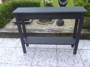 Nieuwe extra smalle sidetable. beschikbaar voor biedingen