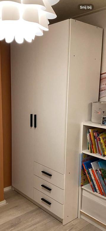 Kledingkast in goede staat! beschikbaar voor biedingen