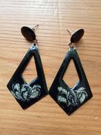 Leuke lange zwarte oorbellen met zilver glinsters, stekers, Sieraden, Tassen en Uiterlijk, Oorbellen, Ophalen of Verzenden, Zo goed als nieuw