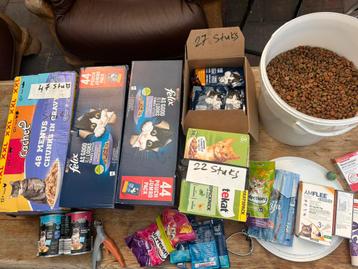 Kattenbenodigdheden te koop – alles nieuw, houdbaar tot 2026 beschikbaar voor biedingen